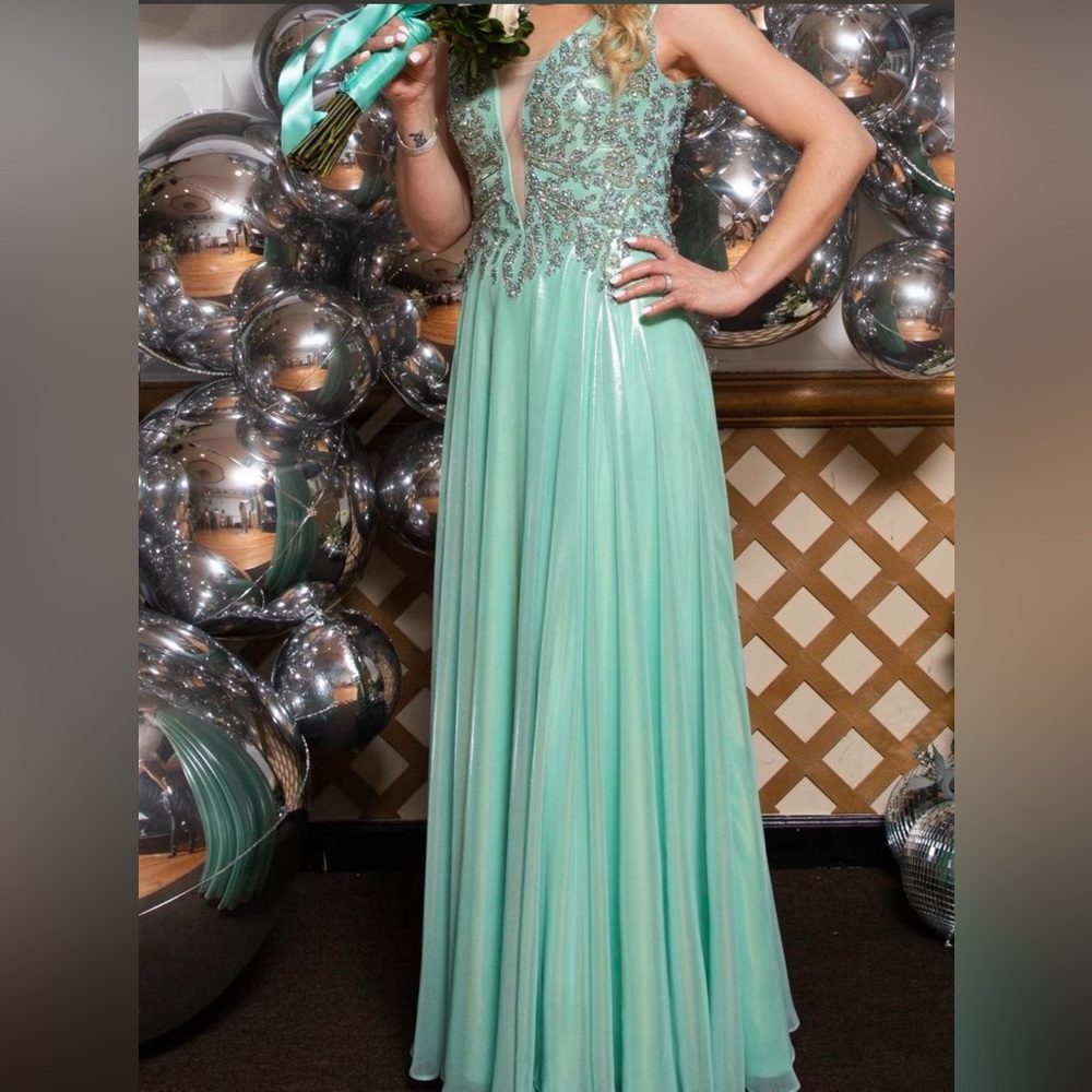 Elegant Mint Green Evening Gown